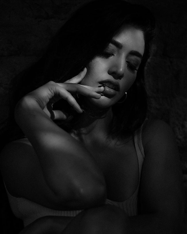 Staggering Poses Of Daksha Nagarkar